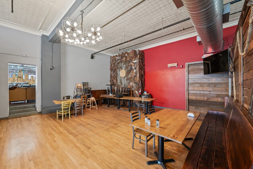 More Photos Of 3107-3111 Gillham Rd, Kansas City Storefront Retail Office For Sale