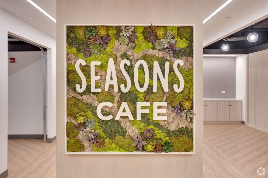 More Photos Of 2021 Spring Rd, Oak Brook Office For Lease