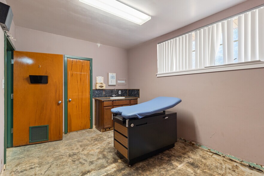 More Photos Of 116 E Robert S Kerr Blvd, Wynnewood Medical For Sale