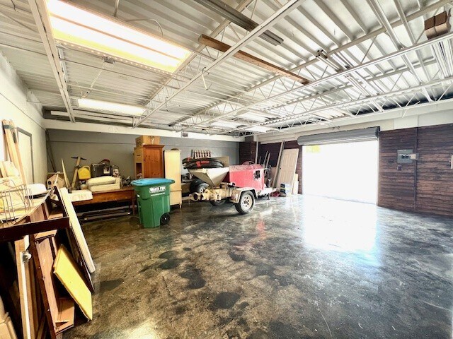 More Photos Of 2231-2235 Bruner Ln, Fort Myers Distribution For Sale