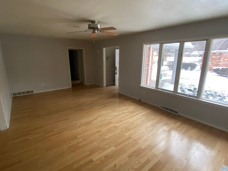 More Photos Of 4445-4455 W Sylvania Ave, Toledo Apartments For Sale