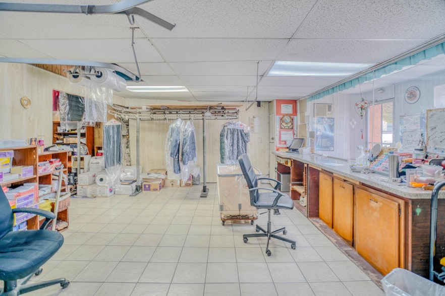 More Photos Of 12 E Wister St, Philadelphia Storefront For Sale