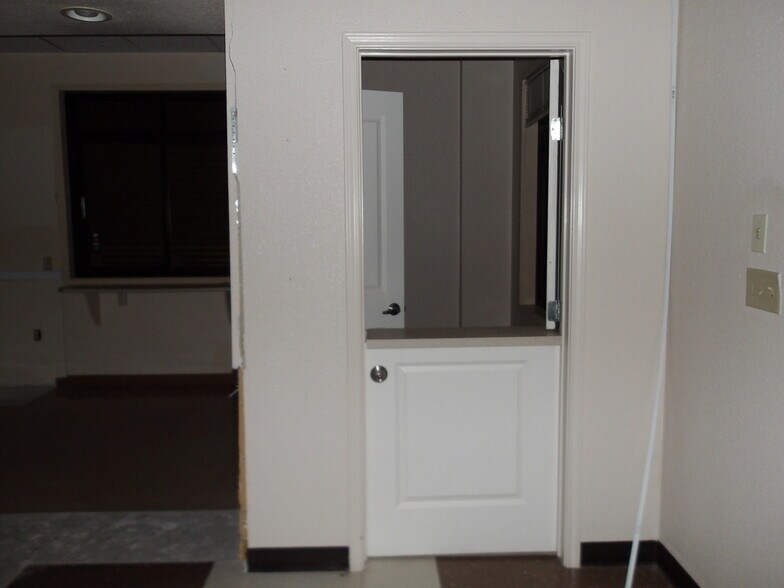 More Photos Of 707 W Sesame Dr, Harlingen Office For Sale