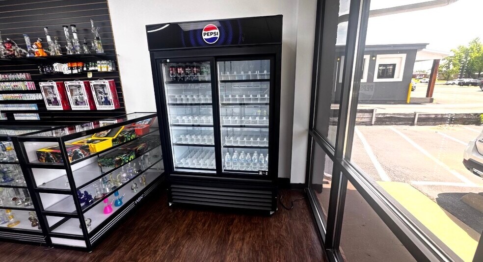 More Photos Of 910 Huntsville Hwy, Fayetteville Storefront For Lease