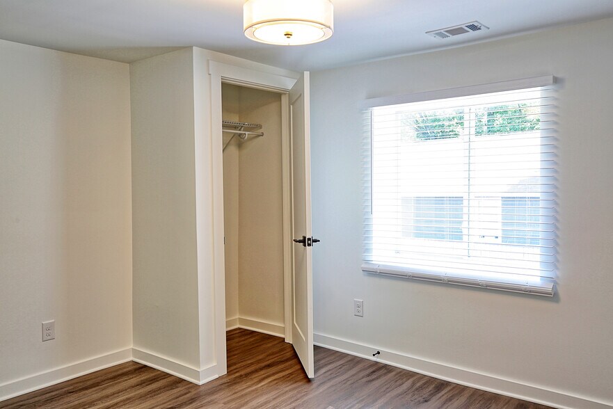 More Photos Of 1026 Ashby Grv SW, Atlanta Apartments For Sale