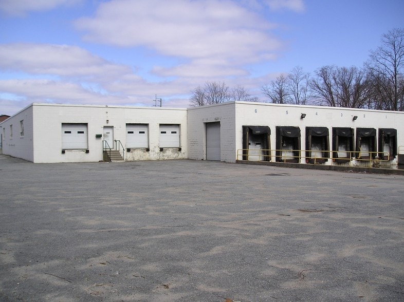 More Photos Of 336 Weir St, Taunton Warehouse For Lease