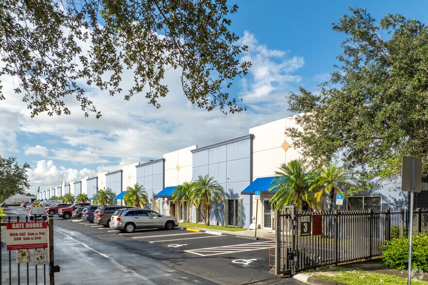 More Photos Of 4980 NW 165th St, Miami Gardens Warehouse For Sale