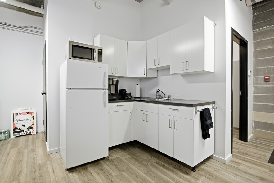 More Photos Of 9411 98 Av NW, Edmonton Office For Sale