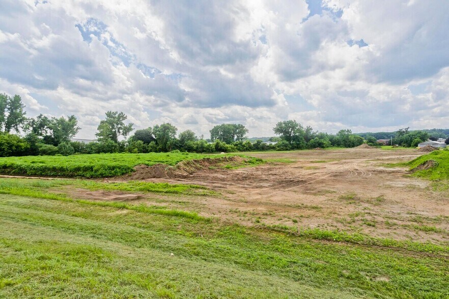More Photos Of 166-186 Ashley Ave, West Springfield Land For Lease