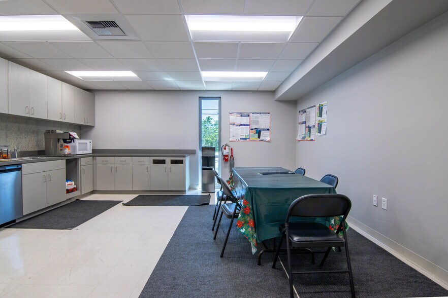 More Photos Of 5544 Central Ave, Saint Petersburg Office For Sale