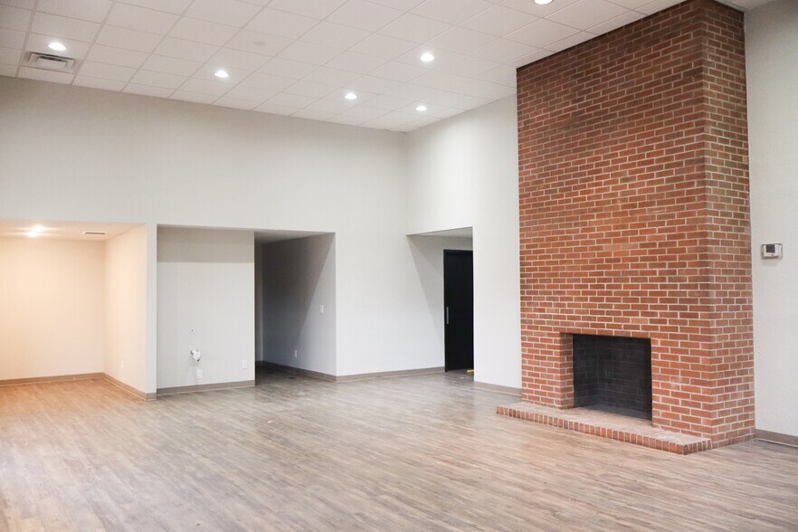 More Photos Of 912 N Dixie Ave, Elizabethtown Self Storage For Sale