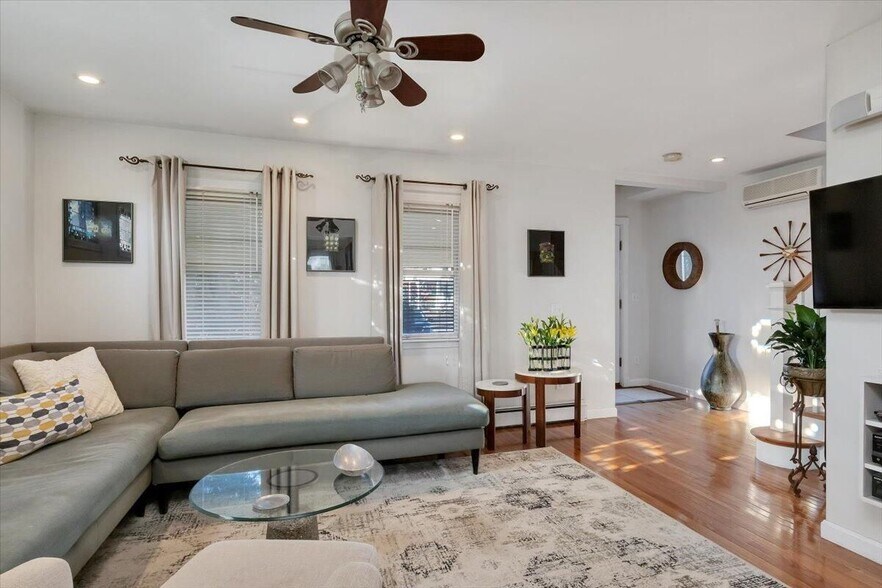 More Photos Of 139 A Bradford St, Provincetown Storefront Retail Residential For Sale