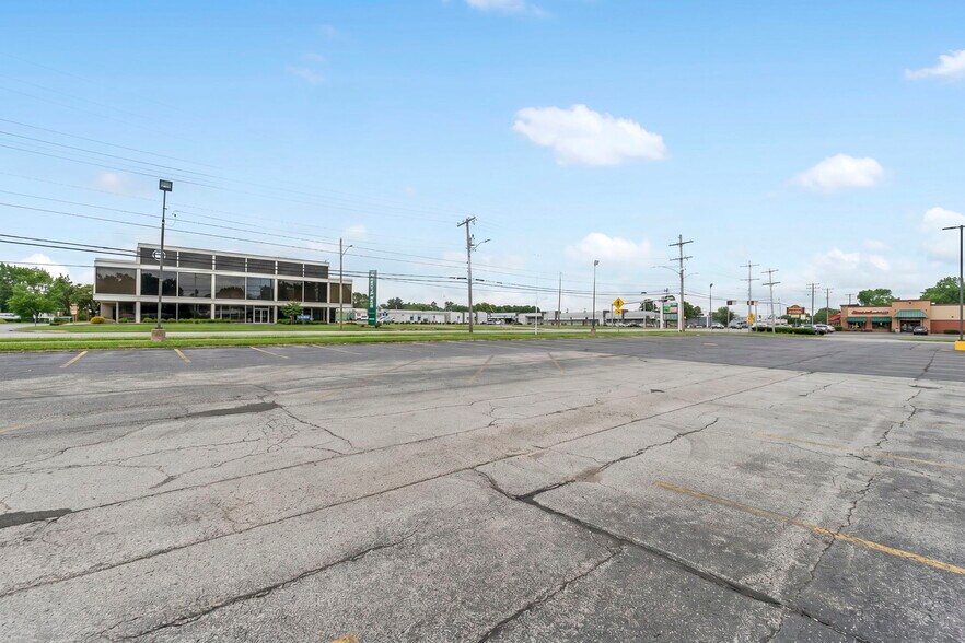 More Photos Of 1445 S Glenstone Ave, Springfield General Retail For Lease