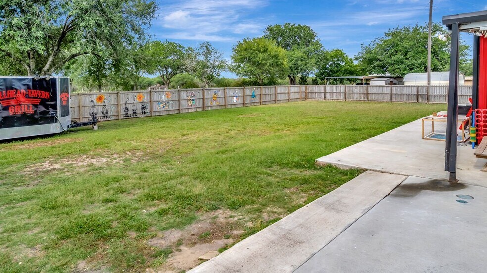 More Photos Of 23404 NW Zac Lentz Pky, Victoria General Retail For Sale