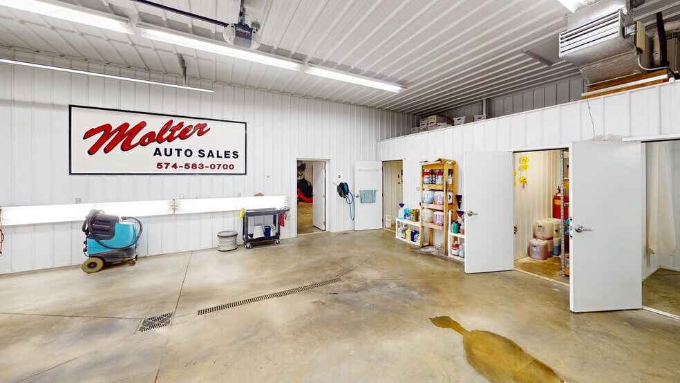 More Photos Of 115 N 6th St, Monticello General Retail For Lease