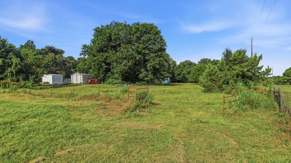 More Photos Of 1614 W Line Rd, Whitesboro Land For Sale