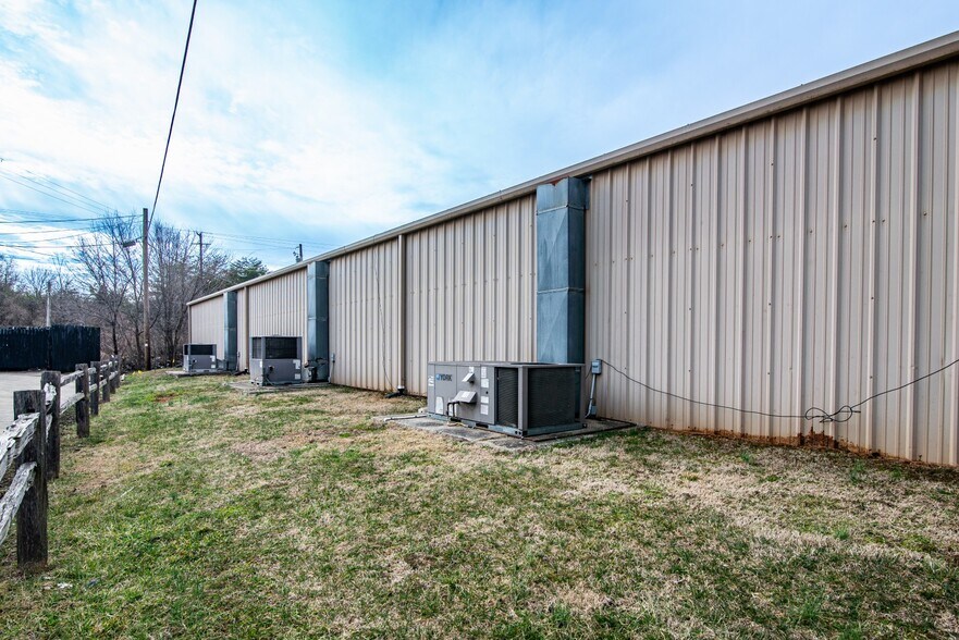 More Photos Of 1215 Main St, Munfordville Freestanding For Sale