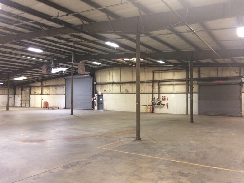 More Photos Of 125 Roxbury Industrial Ctr, Charles City Warehouse For Lease