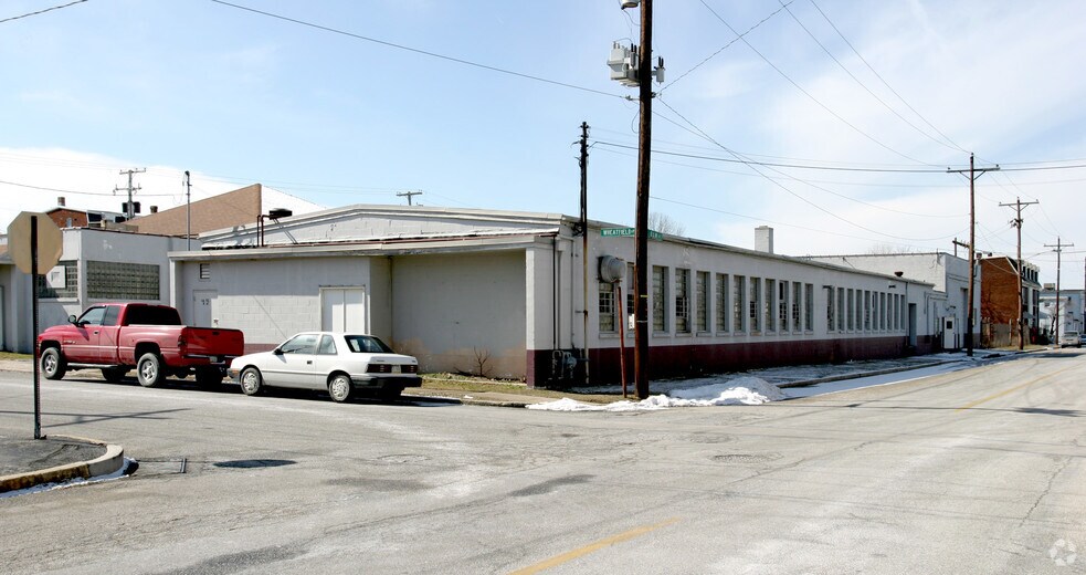 Primary Photo Of 951 Elm St, York Self Storage For Lease