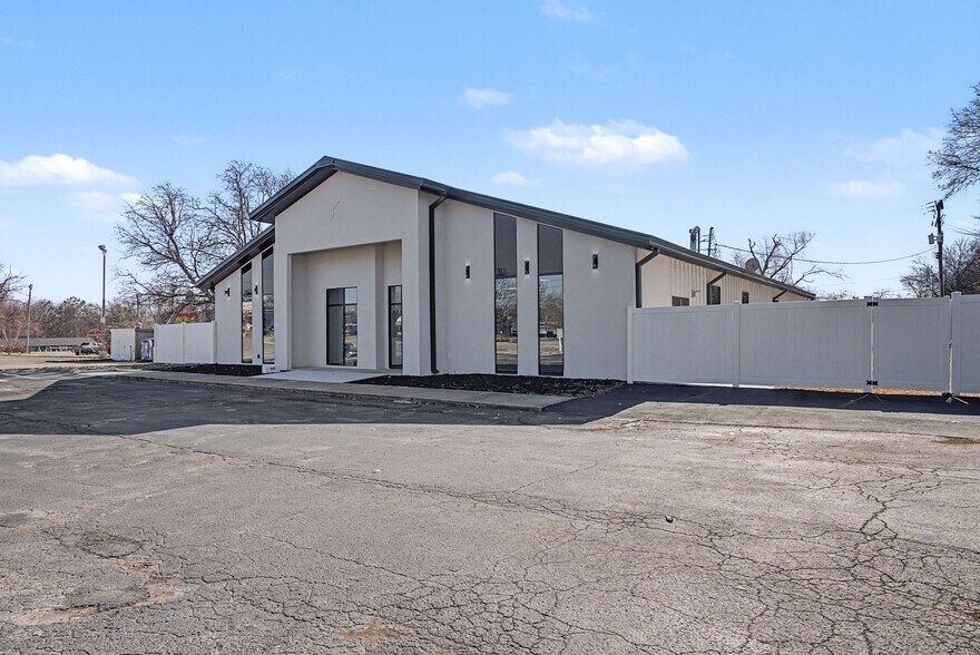 More Photos Of 207 Iris Dr, Hendersonville Daycare Center For Sale