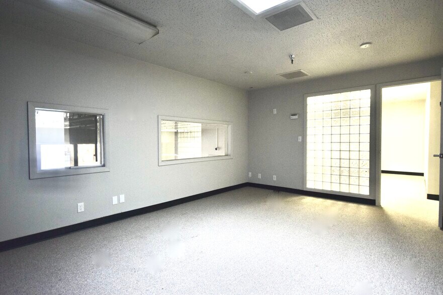 More Photos Of 2801 SE 9th St, Portland Warehouse For Lease