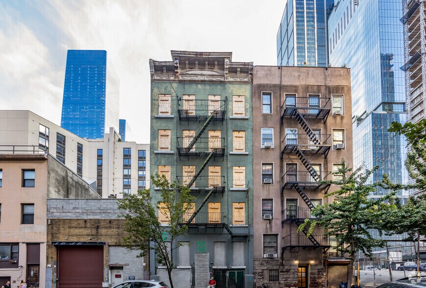 More Photos Of 452 W 36th St, New York Apartments For Lease