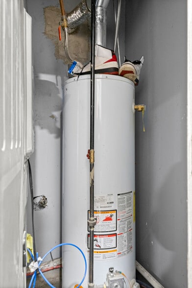 More Photos Of 8301 W Chicago, Detroit Flex For Sale