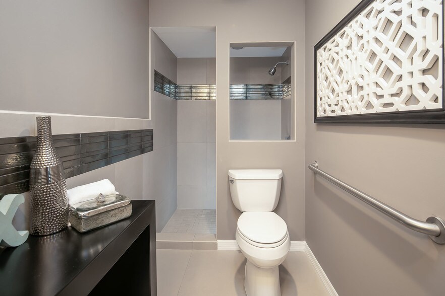 More Photos Of 2515 1st Ave N, Saint Petersburg Office Residential For Sale