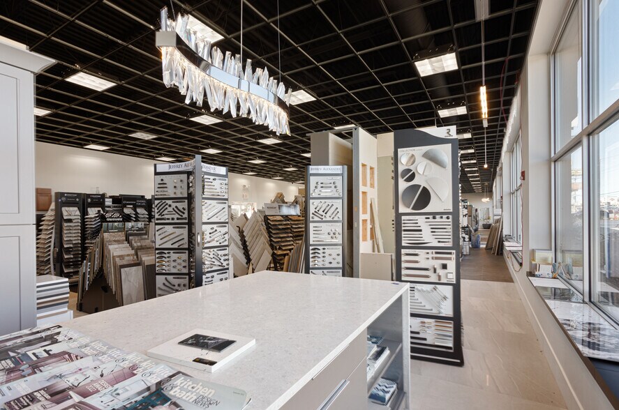 More Photos Of 1800 N Rand Rd, Palatine Freestanding For Sale