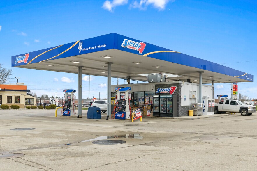 More Photos Of 910 S Main St, Lapeer Freestanding For Sale