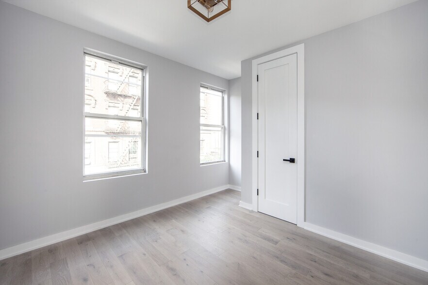 More Photos Of 275 Bleecker St, New York Apartments For Lease