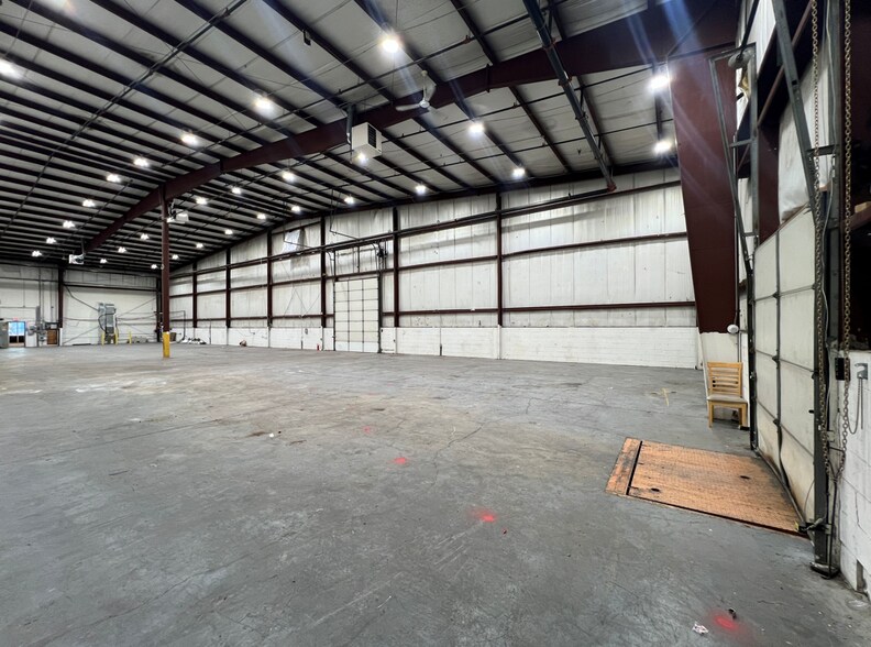 More Photos Of 202 W Parkway Dr, Egg Harbor Township Warehouse For Lease