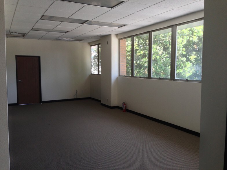 More Photos Of 41 S Chester Ave, Pasadena Research And Development For Lease