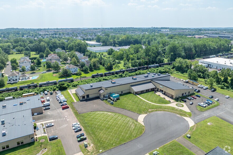 More Photos Of 965 Thomas Dr, Warminster Township Light Manufacturing For Lease