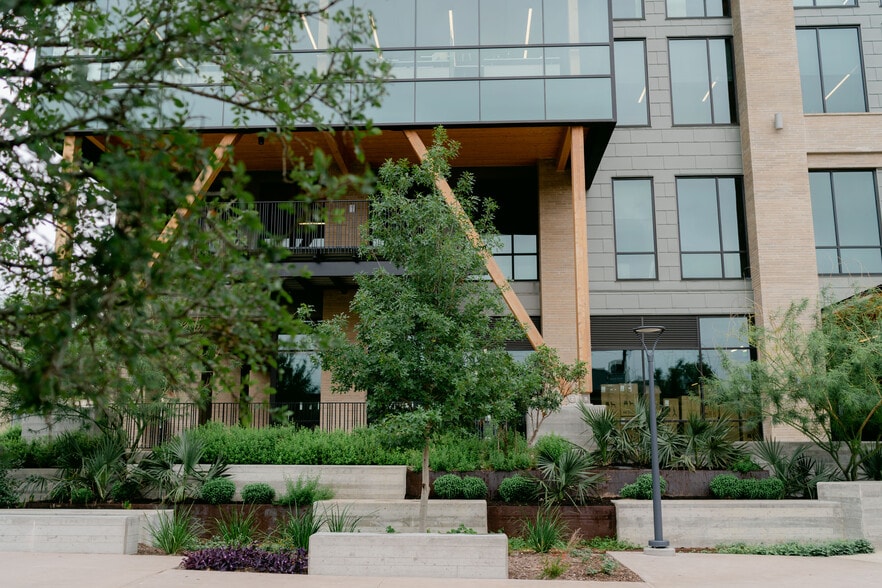 More Photos Of 711 Broadway St, San Antonio Office For Lease