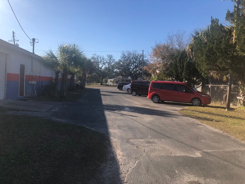 More Photos Of 687 NE 5th St, Crystal River Freestanding For Sale