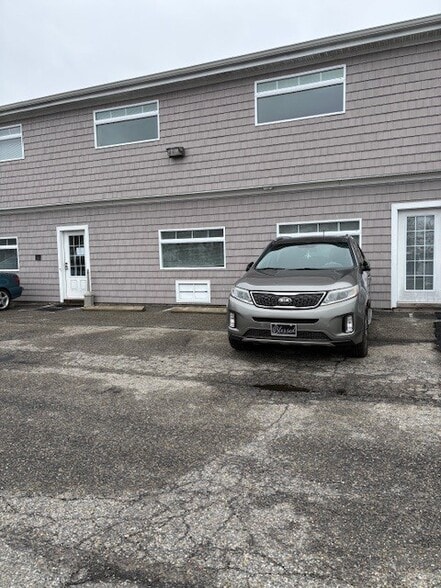 Primary Photo Of 418 Roosevelt Dr, Derby General Retail For Lease