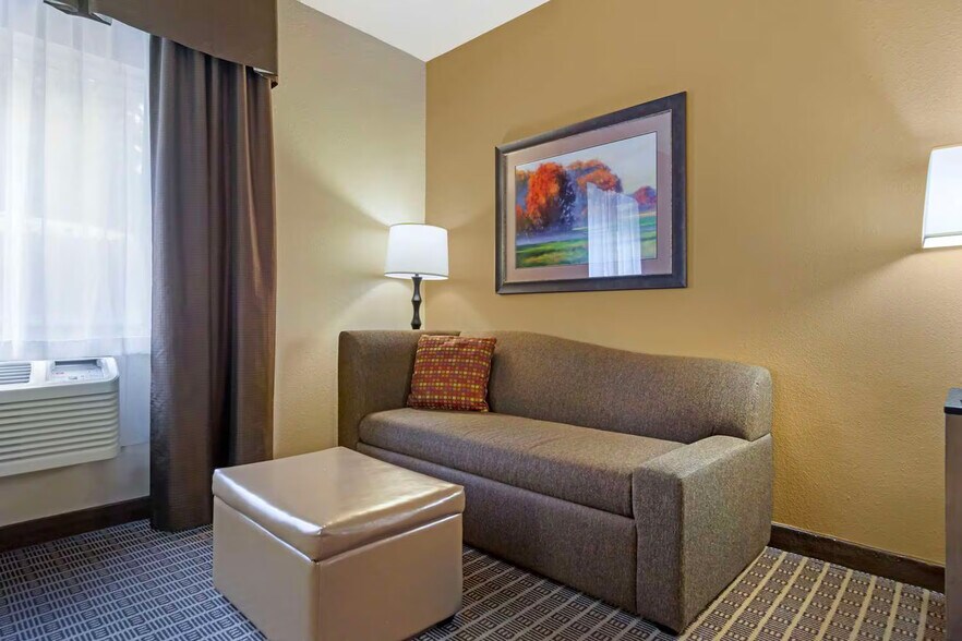 More Photos Of 1614 N 1st St, Yakima Hotel For Sale