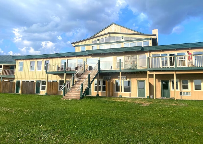 More Photos Of 400 Quadna Road, Hill City Hotel For Sale