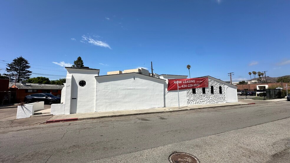 More Photos Of 111 S Dos Caminos Ave, Ventura General Retail For Lease