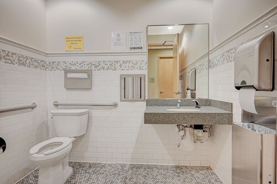 More Photos Of 270 W Lake Mead Pky, Henderson Freestanding For Sale