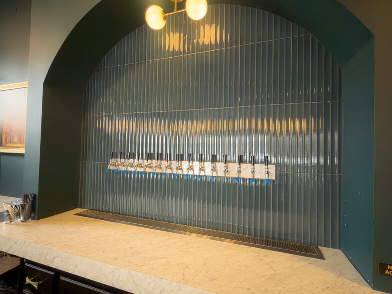 More Photos Of 601 7th Ave, Altoona General Retail For Sale