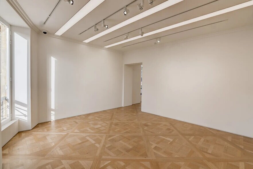 More Photos Of 90 Rue Du Faubourg Saint-Honoré, Paris Office For Sale