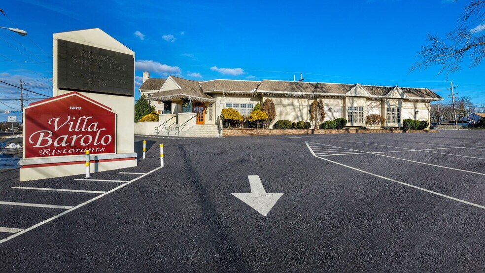 More Photos Of 1373 Easton Rd, Warrington General Retail For Sale