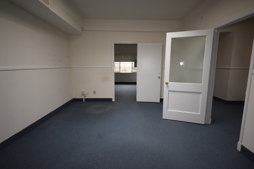 More Photos Of 108 W Jefferson St, Falls Church Warehouse For Lease