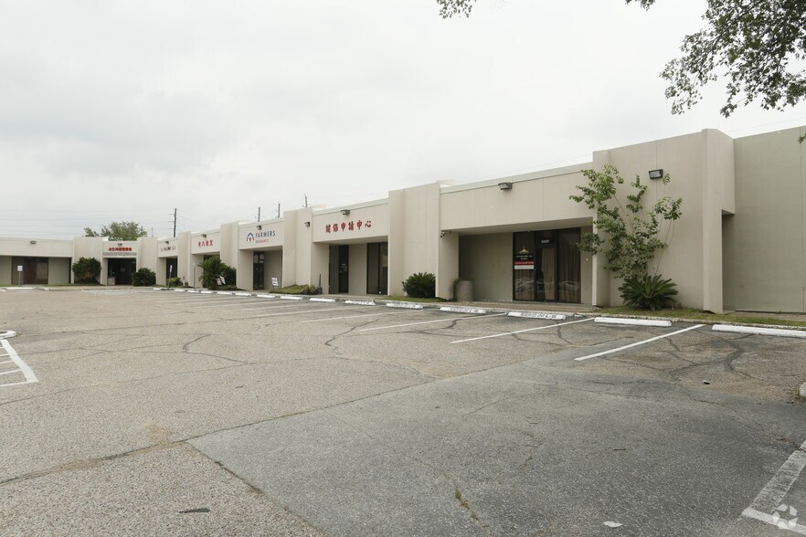 Primary Photo Of 5855 Sovereign Dr, Houston Office For Lease