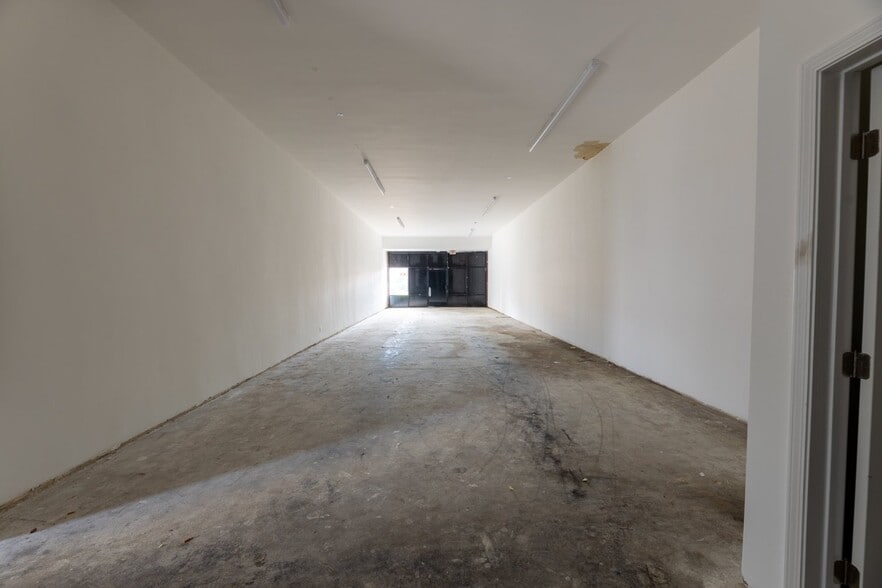 More Photos Of 19739-19749 Sherman Way, Canoga Park Storefront For Sale