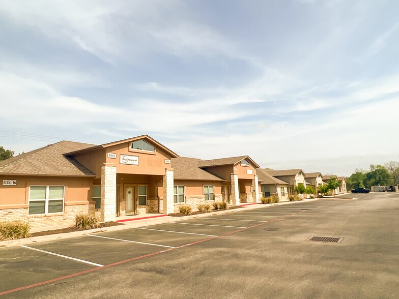 More Photos Of 1464 E Whitestone Blvd, Cedar Park Loft Creative Space For Lease