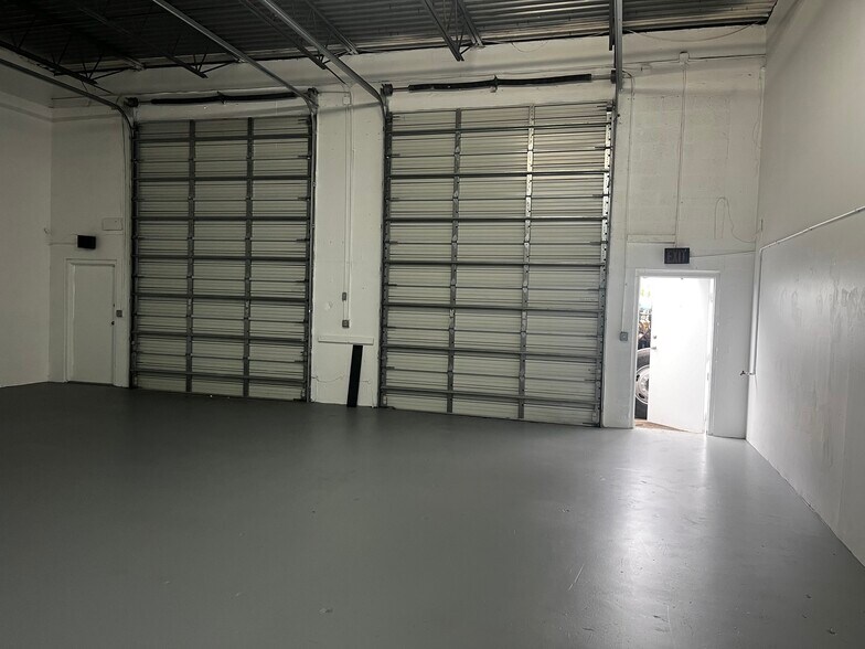 More Photos Of 7641 Hooper Rd, West Palm Beach Warehouse For Lease