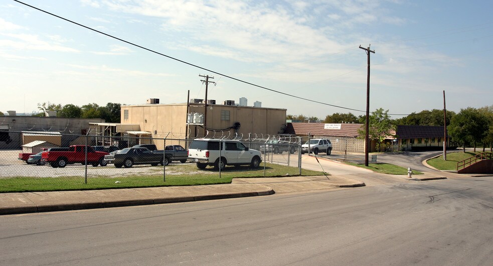 More Photos Of 2300 Race St, Fort Worth Warehouse For Lease
